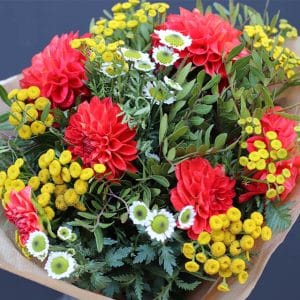 Bouquet Dahlia Corail et Petites Fleurs jaunes